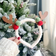 JESMARY – Băng Đô Giáng Sinh Thiết Kế Đa Dạng: Mang Hơi Thở Châu Âu Về Tủ Đồ Của Bạn